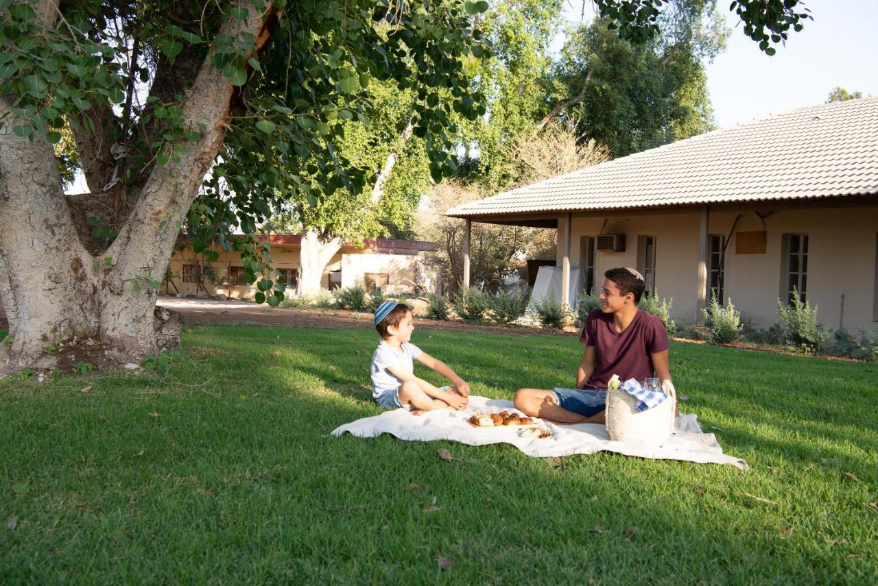 Kibbutz Tiratzvi - Country Lodging Tirat Zevi Eksteriør bilde