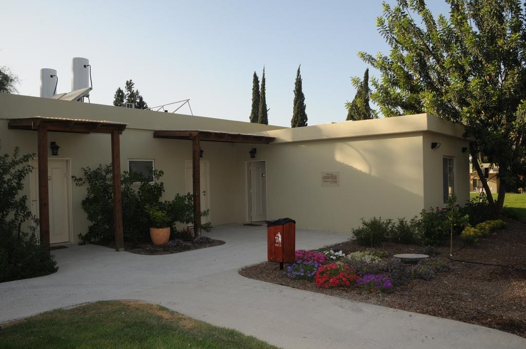 Kibbutz Tiratzvi - Country Lodging Tirat Zevi Eksteriør bilde