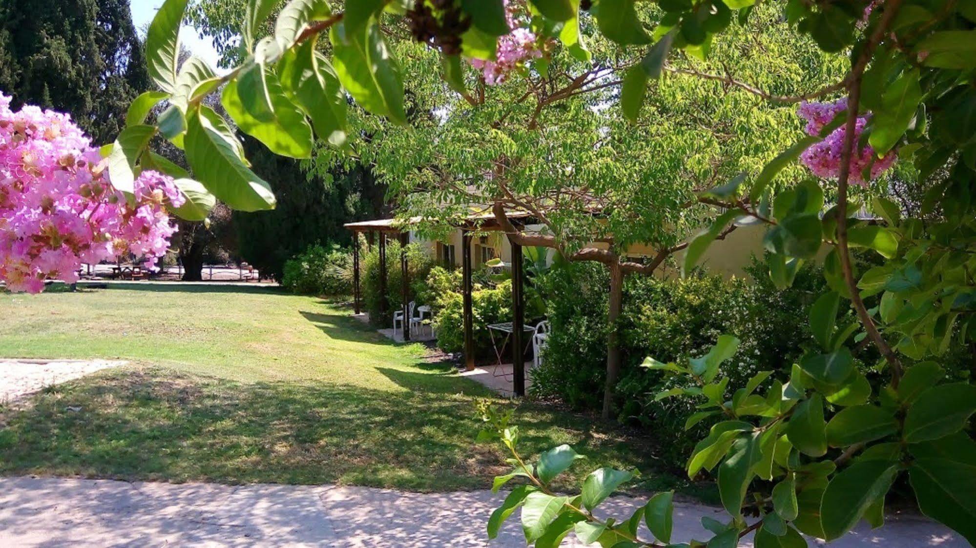 Kibbutz Tiratzvi - Country Lodging Tirat Zevi Eksteriør bilde
